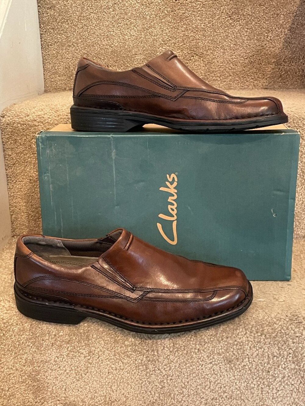 NIB Brown Hagen Slip On Loafer Shoes CLARKS 9 1/2 M